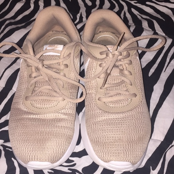 Women’s Nike Tanjun Sneakers - Picture 3 of 5